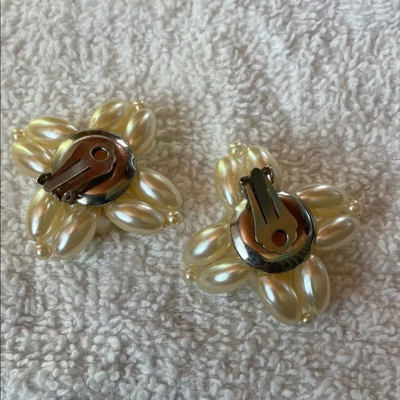 Elegant Cream Pearl Clip-On Earrings - Picture 2 of 4